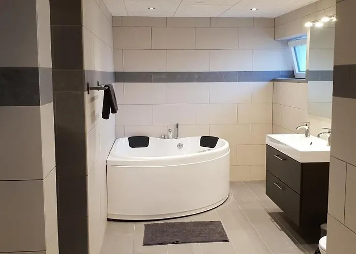 شقة Surf And Family Sauna And